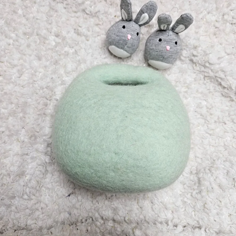 Lovevery Bunnie in‎ a Felt Burrow Montessori Baby Toy